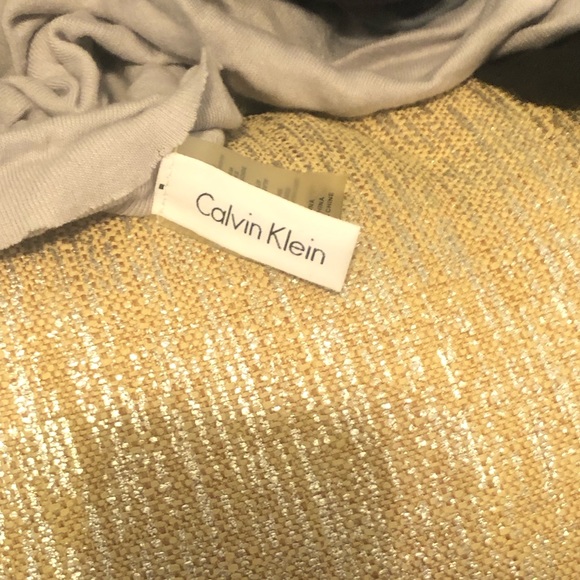 Calvin Klein wrap scarf - Picture 4 of 5